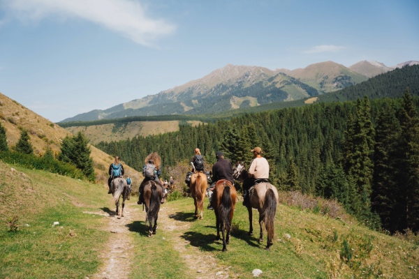 horse ride group kyrgyzstan